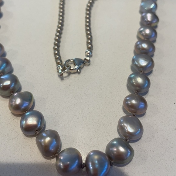 Sundance Catalog Gray & White Freshwater Pearls Hand Knotted Nk-NEW - Picture 4 of 8